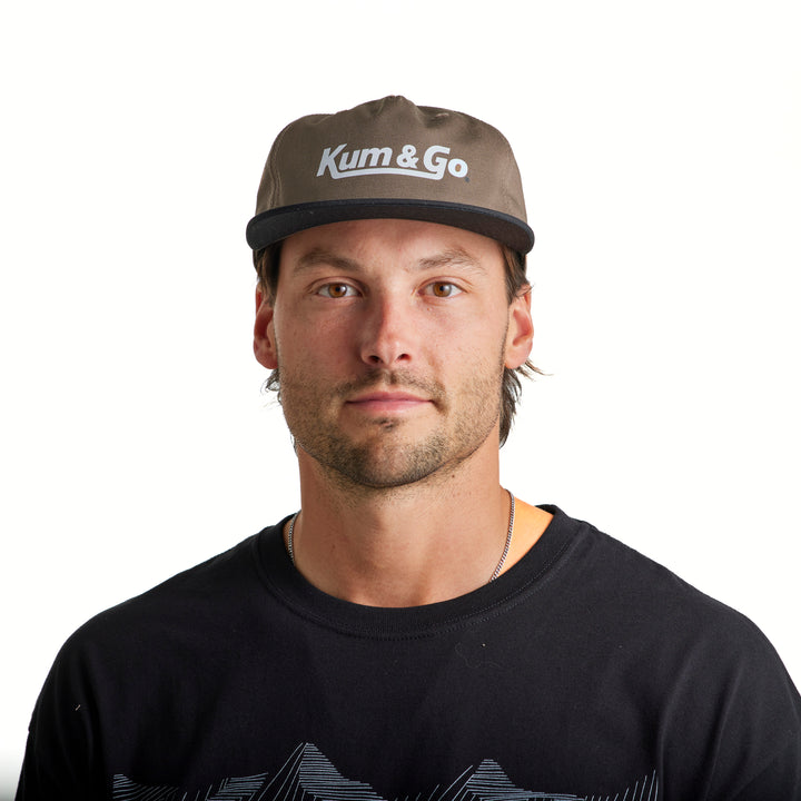 KUM & GO KG キャップ 黒と赤 (2) Kum & Go Black Two-Tone Hat – Maverik Apparel Store